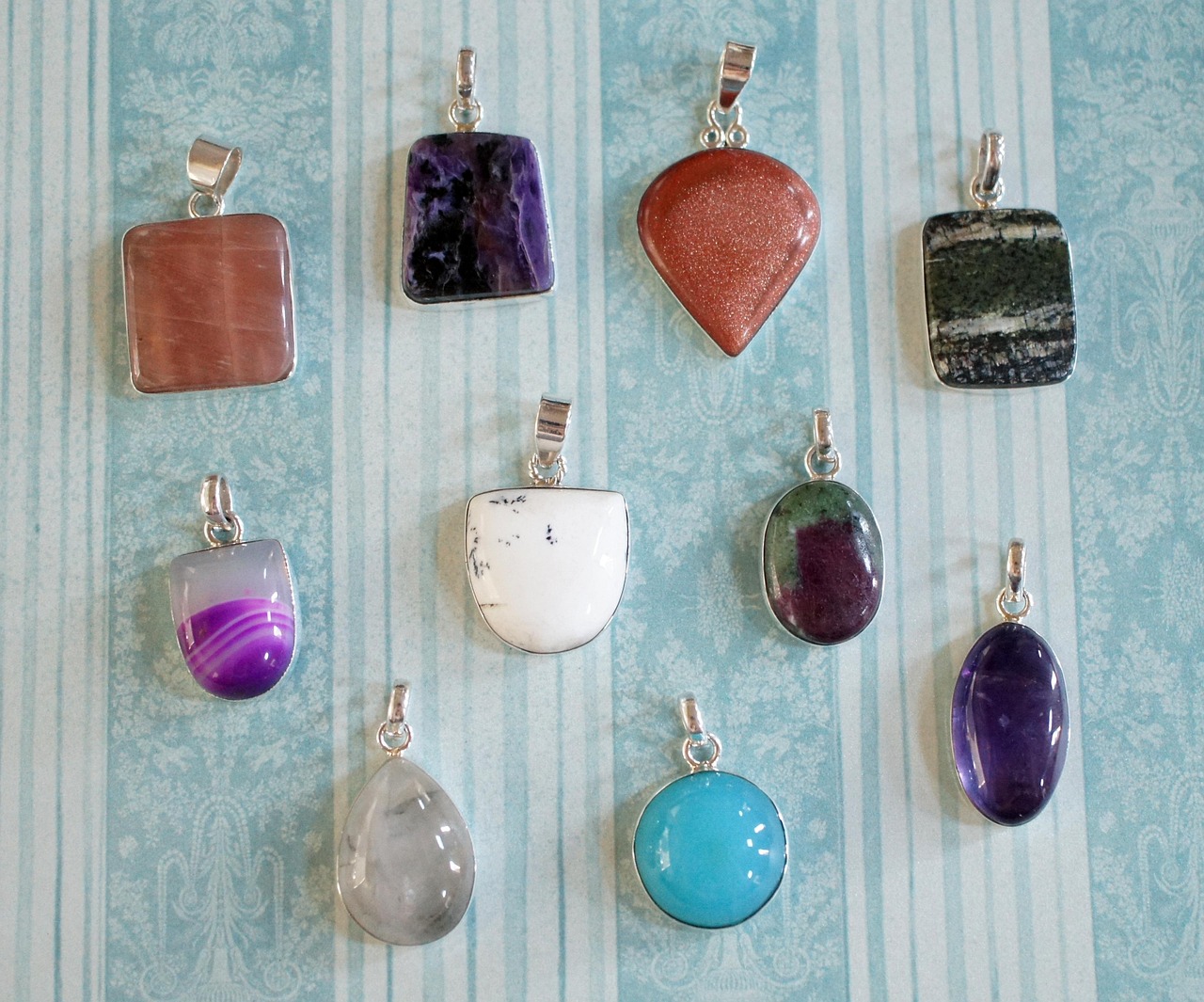 Field Identification Basics: Telling Agate, Jasper, and Chert Apart
